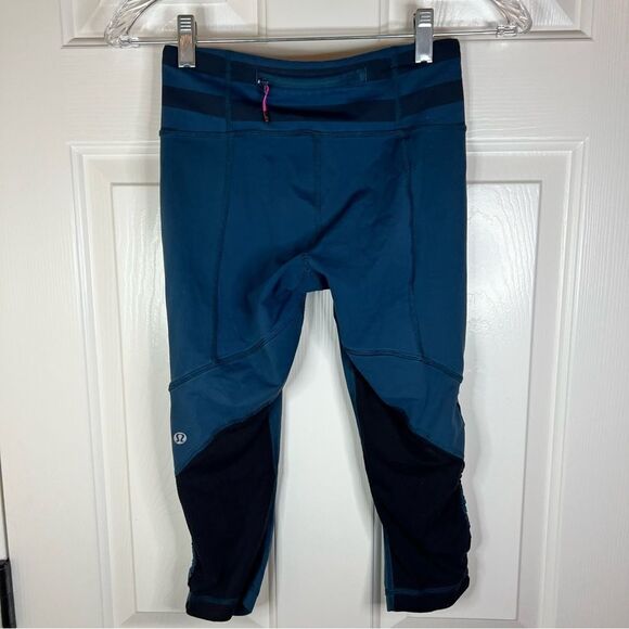 Lululemon‎ Cropped Leggings with Ruched Bottoms Size 4 Pocket in Back Stretch - Picture 7 of 7